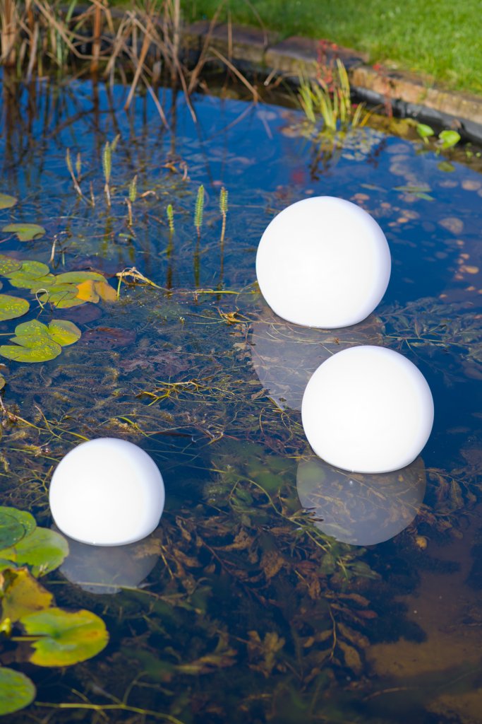 Boule lumineuse LED solaire pour piscine Multibright Solar Float 30 - Happy  bois - Le spécialiste des piscines hors sol en bois