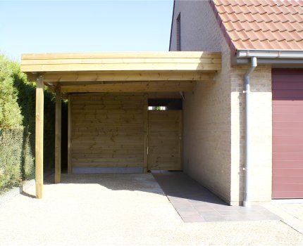 Carport adossé en bois Modern avec local intégré – GARDIVAL